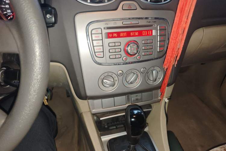Used Ford Focus 2009 Sedan 1.8L Automatic Fashion Edition Audio And AC Panel