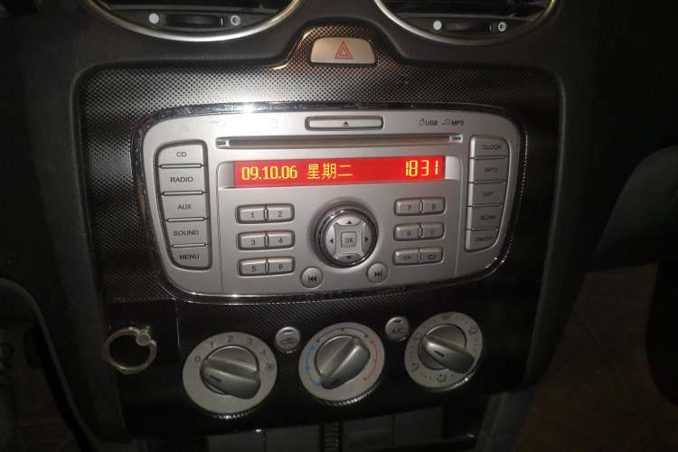 Used Ford Focus 2009 Hatchback 2.0L Manual Sport Model Audio And AC Panel