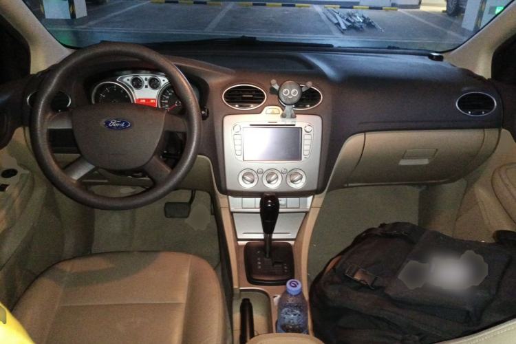 Used Ford Focus 2009 Sedan 1.8L Automatic Fashion Edition Center Console