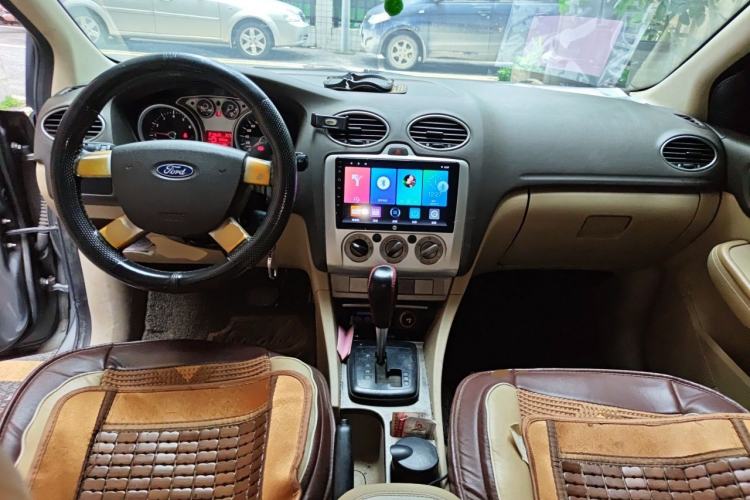 Used Ford Focus 2009 Sedan 1.8L Automatic Fashion Edition Center Console