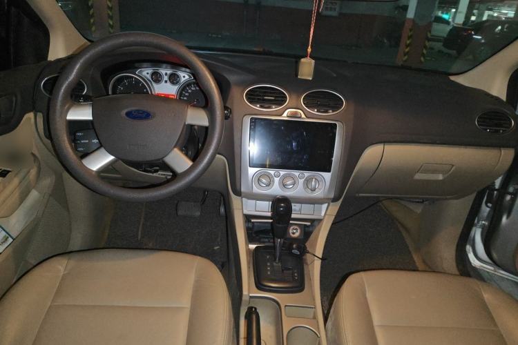 Used Ford Focus 2009 Sedan 1.8L Automatic Fashion Edition Center Console
