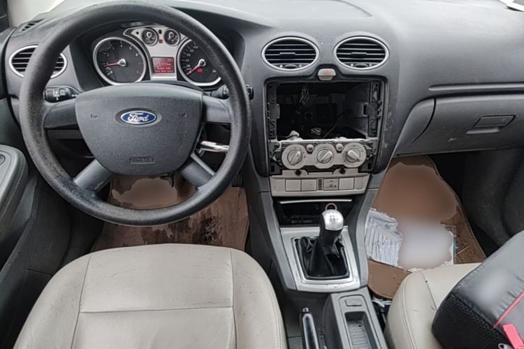 Used Ford Focus 2009 Hatchback 1.8L Manual Comfort Model Center Console