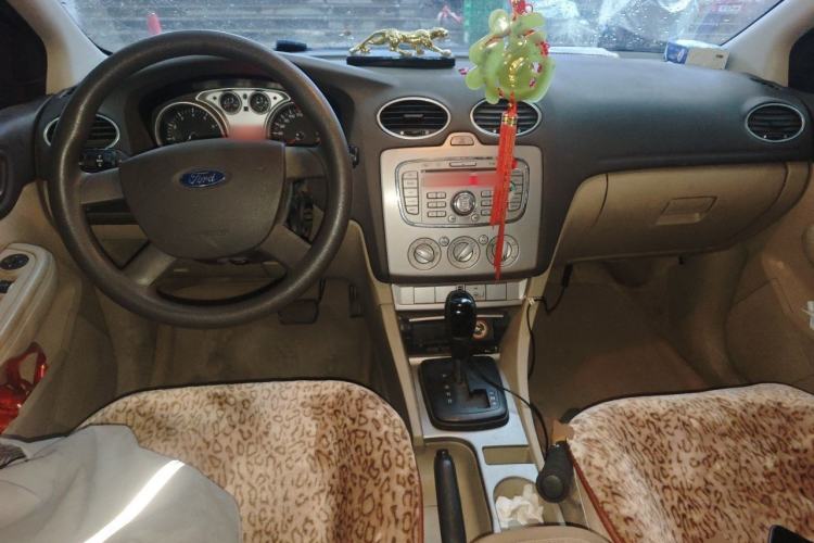 Used Ford Focus 2009 Sedan 1.8L Automatic Fashion Edition Center Console