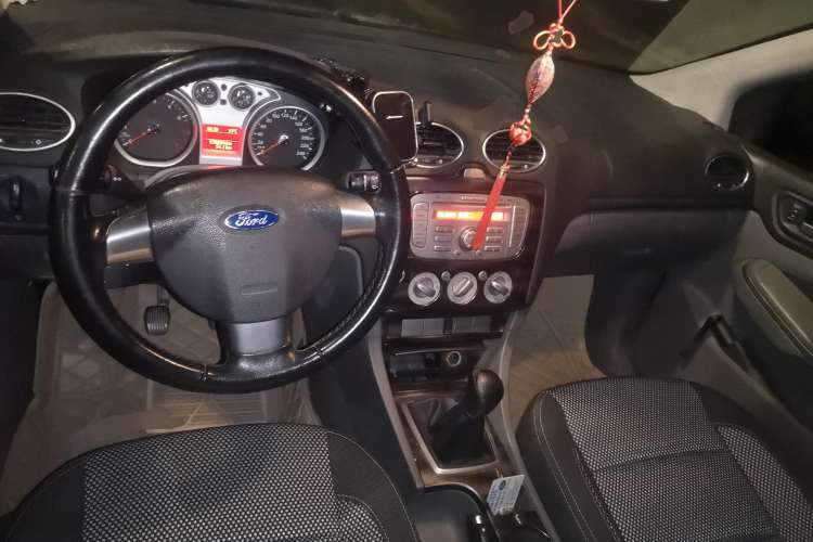 Used Ford Focus 2009 Hatchback 2.0L Manual Sport Model Center Console