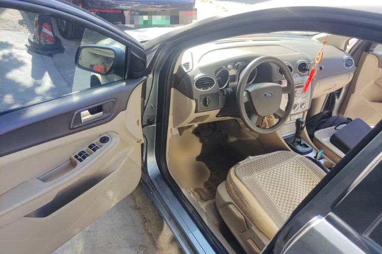 Used Ford Focus 2009 Sedan 1.8L Automatic Fashion Edition Driver Seat