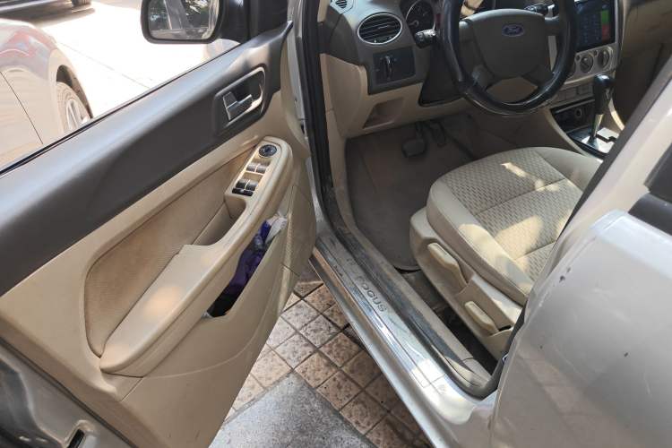 Used Ford Focus 2009 Sedan 1.8L Automatic Fashion Edition Driver Seat