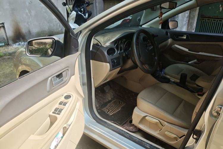 Used Ford Focus 2009 Sedan 1.8L Automatic Fashion Edition Driver Seat