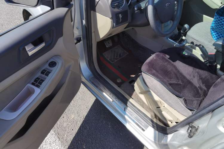Used Ford Focus 2009 Sedan 1.8L Manual Comfort Model Driver Seat