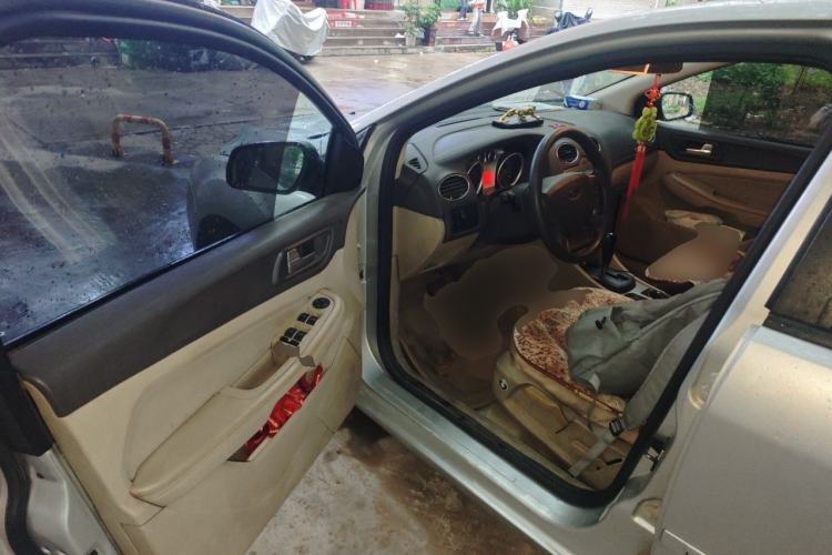 Used Ford Focus 2009 Sedan 1.8L Automatic Fashion Edition Driver Seat