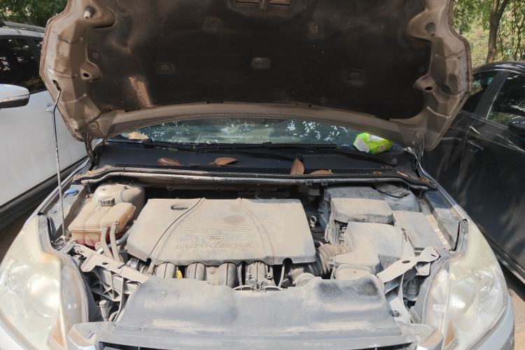 Used Ford Focus 2009 Sedan 1.8L Automatic Fashion Edition Engine Bay