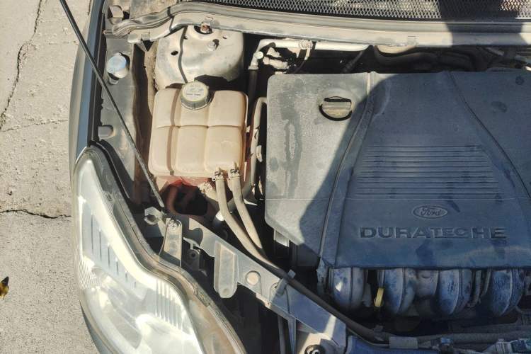 Used Ford Focus 2009 Sedan 1.8L Automatic Fashion Edition Engine Bay Right