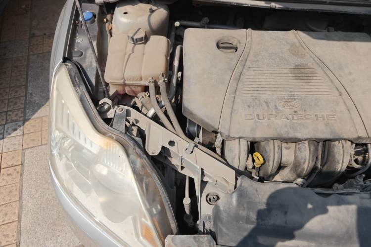 Used Ford Focus 2009 Sedan 1.8L Automatic Fashion Edition Engine Bay Right