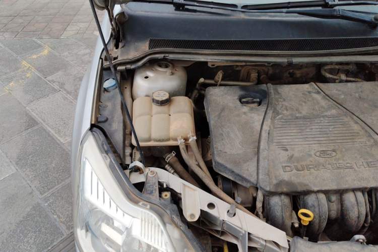 Used Ford Focus 2009 Sedan 1.8L Manual Comfort Model Engine Bay Right