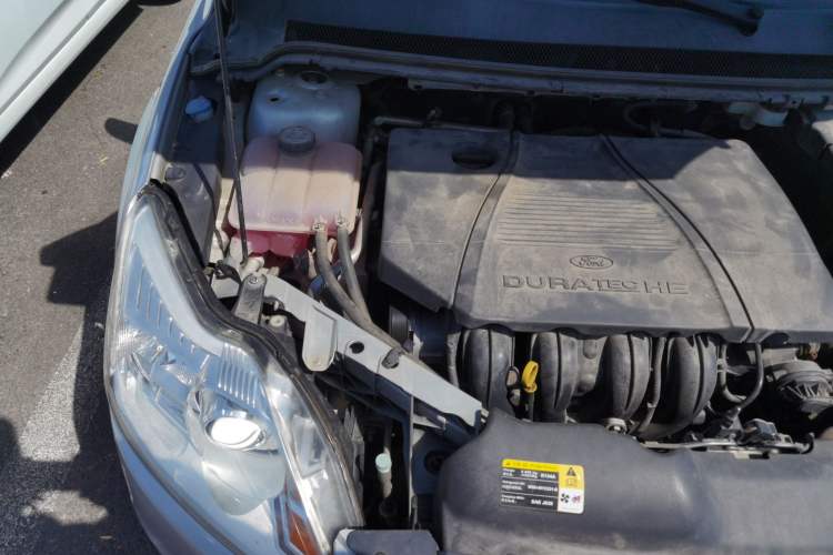 Used Ford Focus 2009 Sedan 1.8L Manual Comfort Model Engine Bay Right