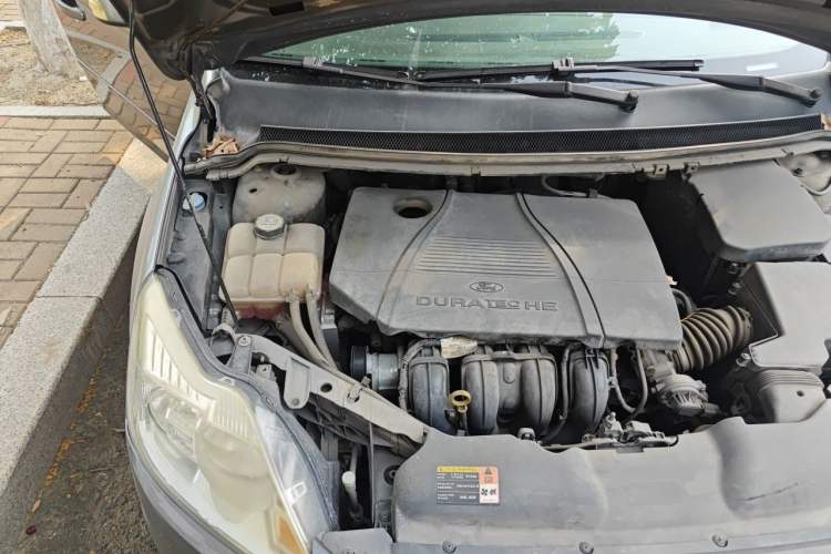 Used Ford Focus 2009 Sedan 1.8L Manual Comfort Model Engine Bay Right