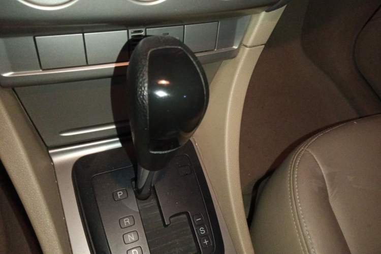 Used Ford Focus 2009 Sedan 1.8L Automatic Fashion Edition Gear Lever
