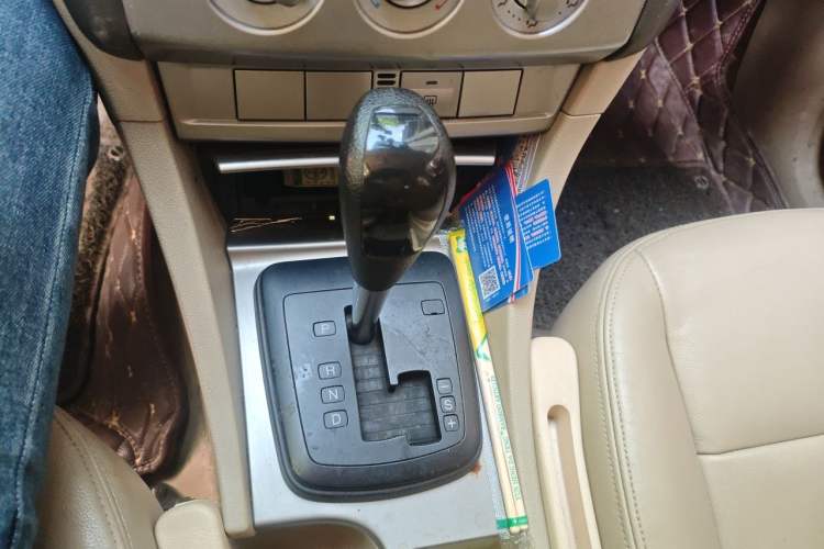 Used Ford Focus 2009 Sedan 1.8L Automatic Fashion Edition Gear Lever
