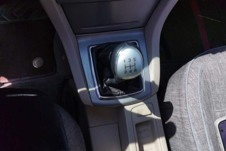 Used Ford Focus 2009 Sedan 1.8L Manual Comfort Model Gear Lever