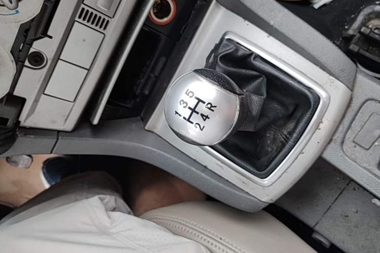 Used Ford Focus 2009 Hatchback 1.8L Manual Comfort Model Gear Lever