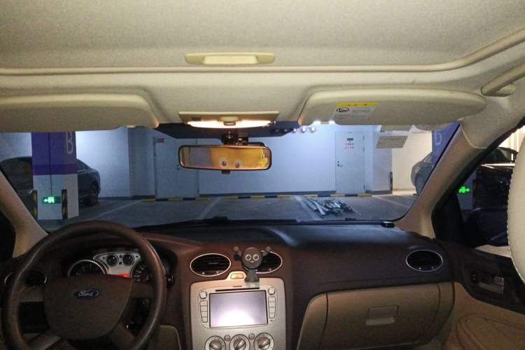Used Ford Focus 2009 Sedan 1.8L Automatic Fashion Edition Headliner