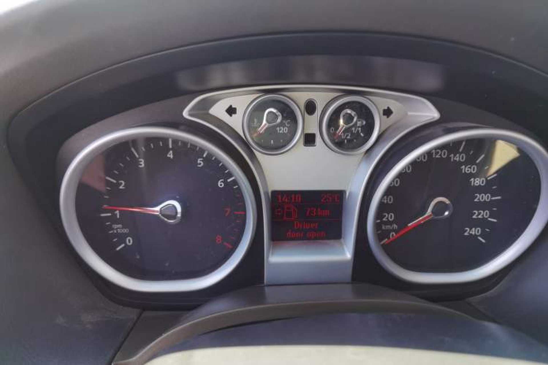 Used Ford Focus 2009 Sedan 1.8L Manual Comfort Model Instrument Cluster
