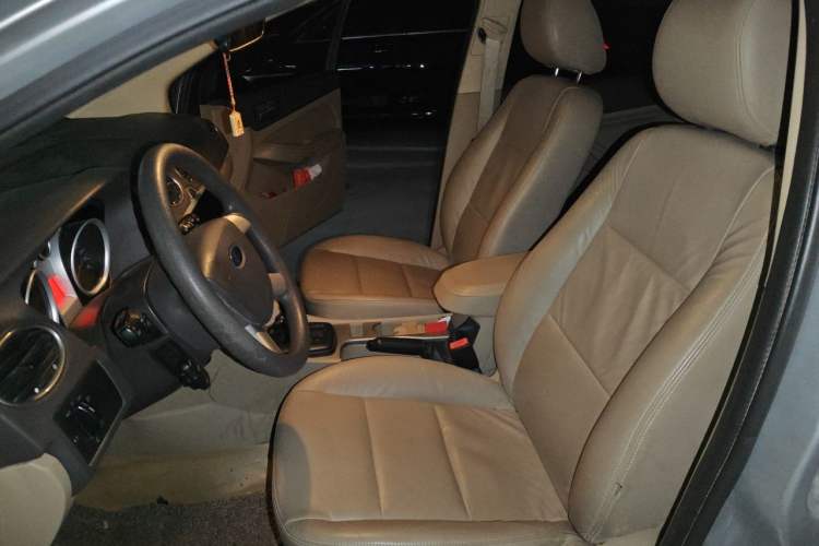 Used Ford Focus 2009 Sedan 1.8L Automatic Fashion Edition Left Front Seat