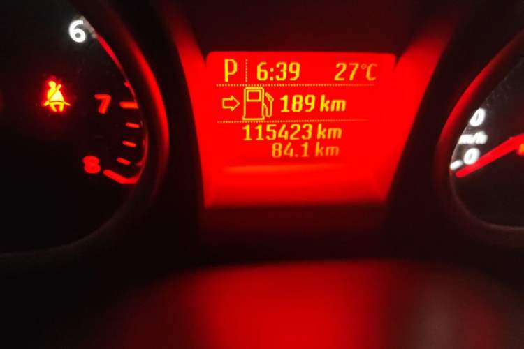 Used Ford Focus 2009 Sedan 1.8L Automatic Fashion Edition Odometer Close Up