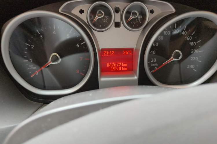Used Ford Focus 2009 Sedan 1.8L Automatic Fashion Edition Odometer Close Up