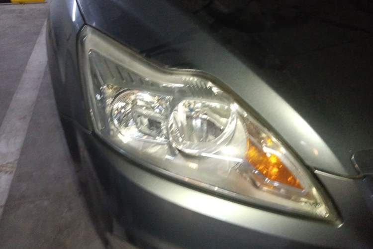 Used Ford Focus 2009 Sedan 1.8L Automatic Fashion Edition Right Front Headlight