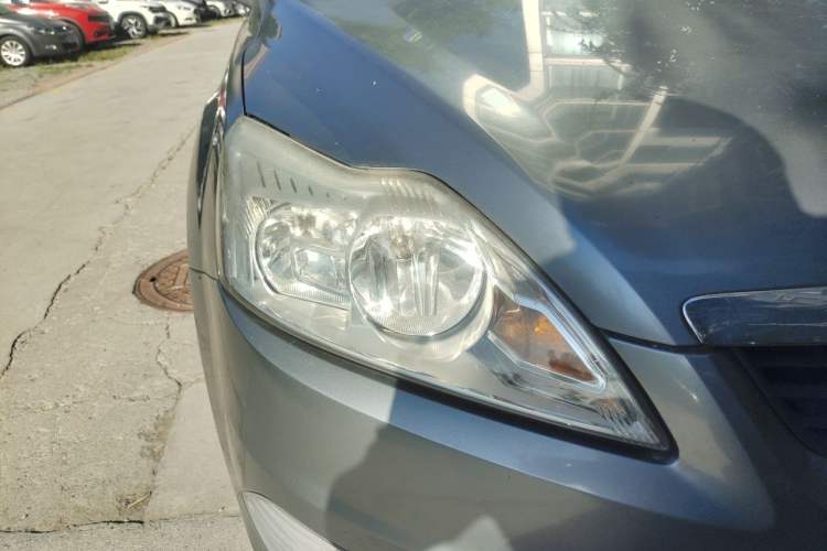 Used Ford Focus 2009 Sedan 1.8L Automatic Fashion Edition Right Front Headlight