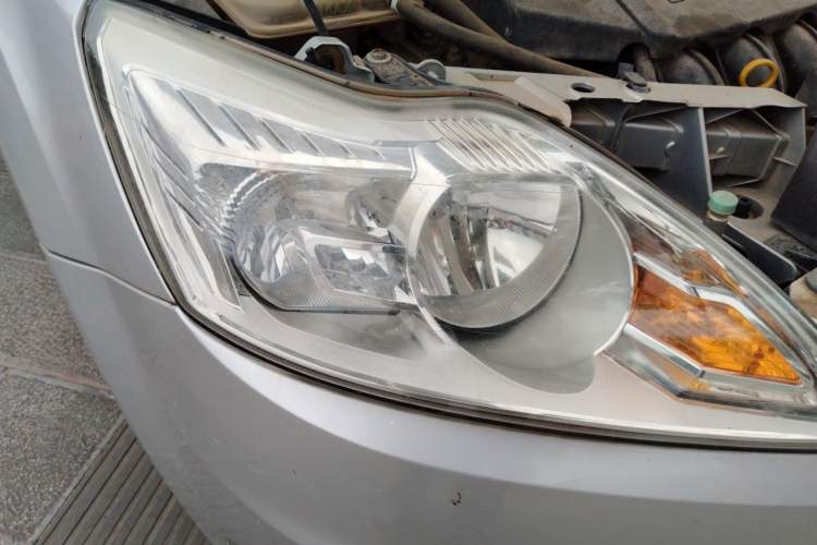 Used Ford Focus 2009 Sedan 1.8L Manual Comfort Model Right Front Headlight
