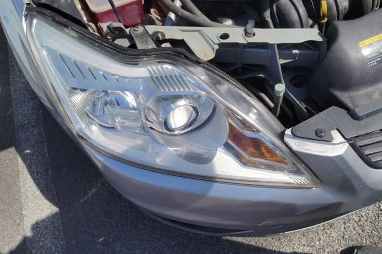 Used Ford Focus 2009 Sedan 1.8L Manual Comfort Model Right Front Headlight