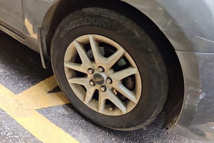 Used Ford Focus 2009 Sedan 1.8L Automatic Fashion Edition Right Front Wheel Hub