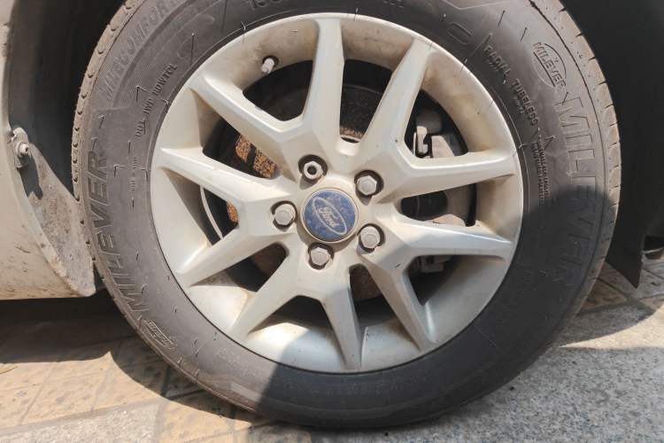 Used Ford Focus 2009 Sedan 1.8L Automatic Fashion Edition Right Front Wheel Hub