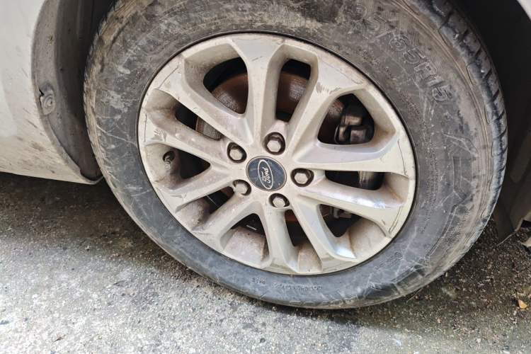 Used Ford Focus 2009 Sedan 1.8L Automatic Fashion Edition Right Front Wheel Hub