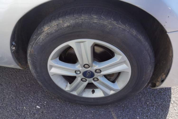 Used Ford Focus 2009 Sedan 1.8L Manual Comfort Model Right Front Wheel Hub