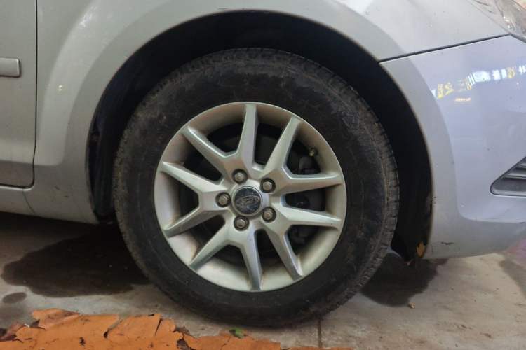 Used Ford Focus 2009 Sedan 1.8L Automatic Fashion Edition Right Front Wheel Hub