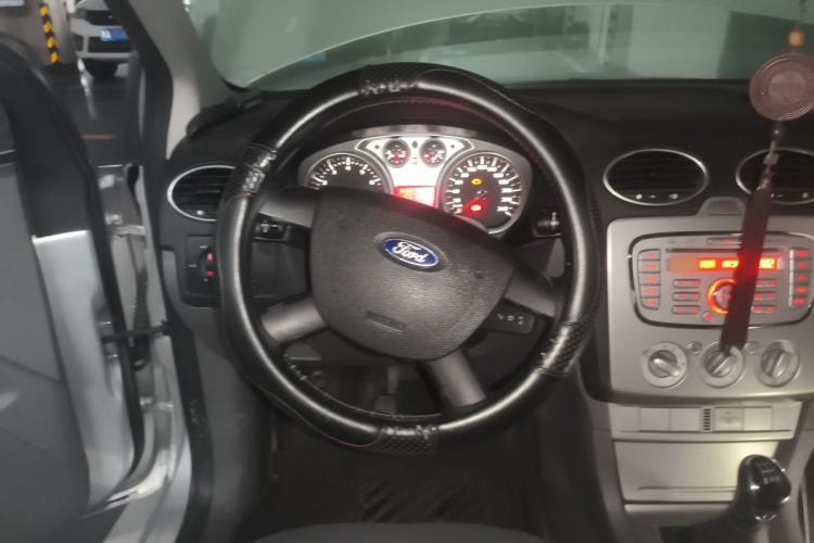 Used Ford Focus 2009 Hatchback 1.8L Manual Comfort Model Steering Wheel