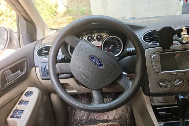 Used Ford Focus 2009 Sedan 1.8L Automatic Fashion Edition Steering Wheel