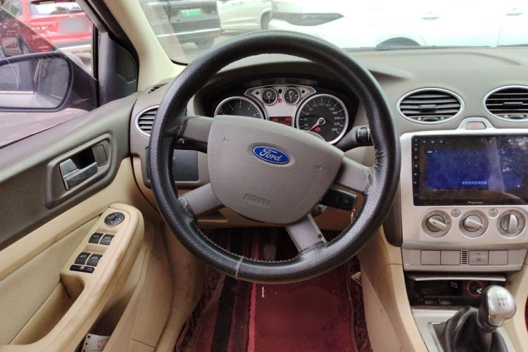 Used Ford Focus 2009 Sedan 1.8L Manual Comfort Model Steering Wheel