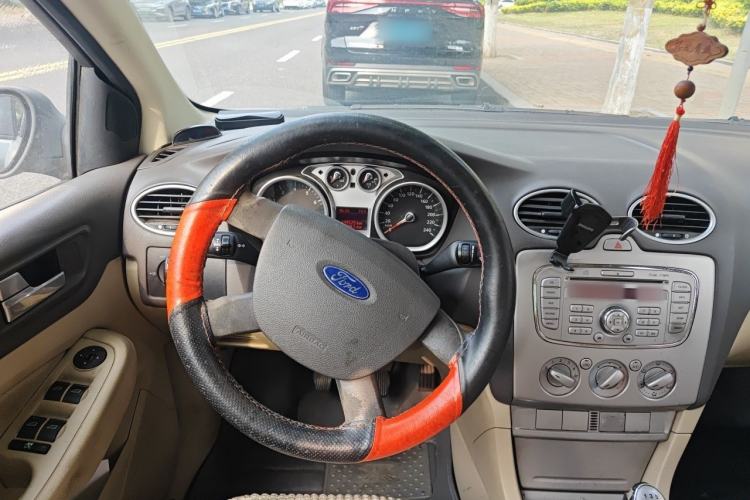 Used Ford Focus 2009 Sedan 1.8L Manual Comfort Model Steering Wheel