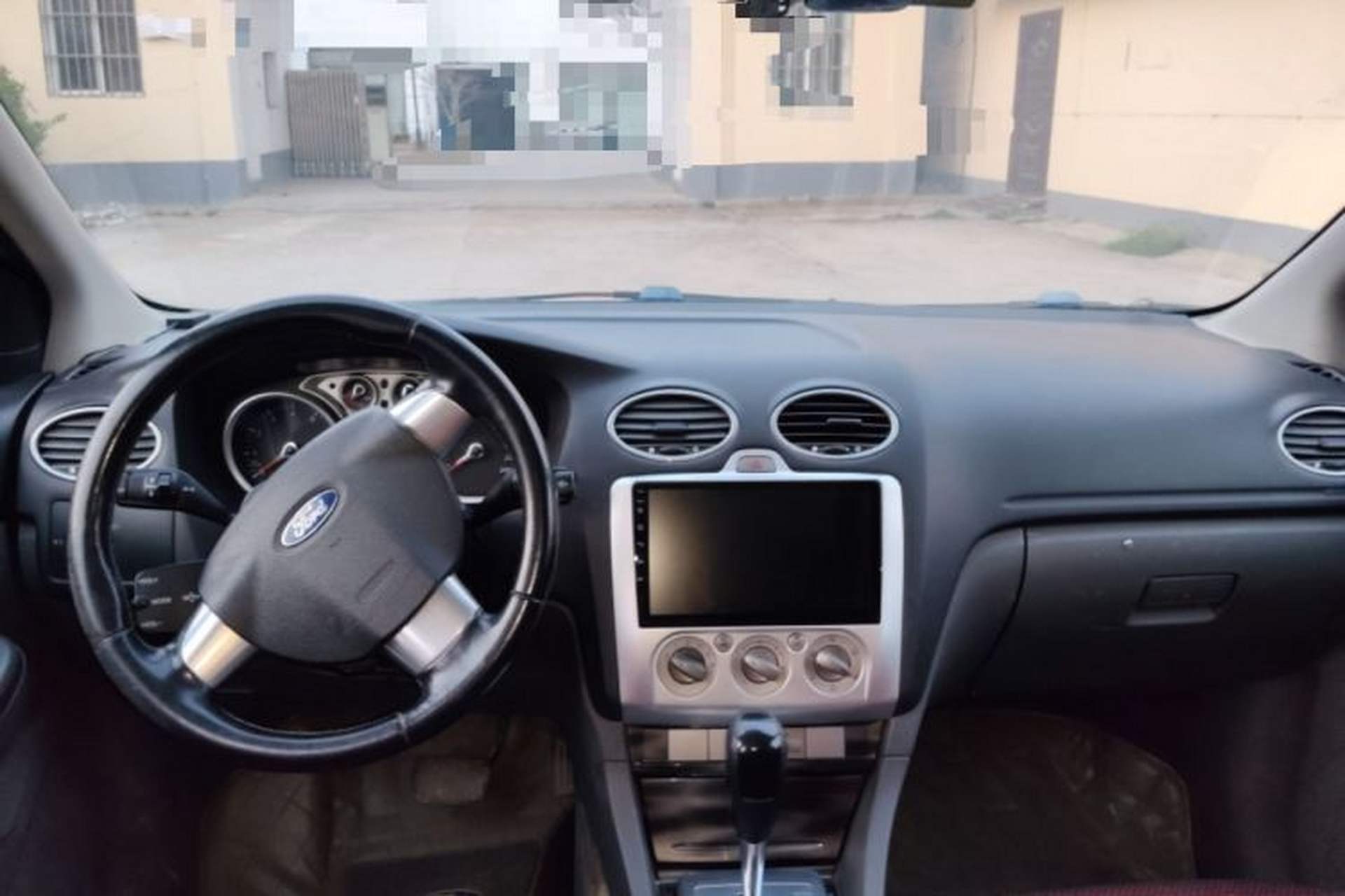Used Ford Focus 2009 Two-Door 2.0L Automatic Sport Model Center Console