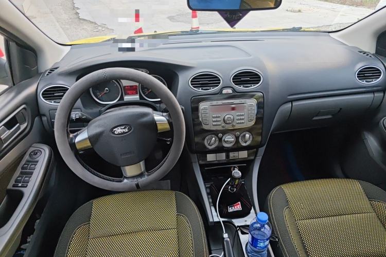 Used Ford Focus 2009 Hatchback 2.0L Manual Sport Model Center Console