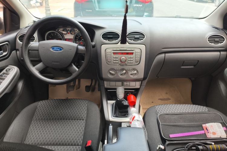Used Ford Focus 2009 Hatchback 1.8L Manual Comfort Model Center Console