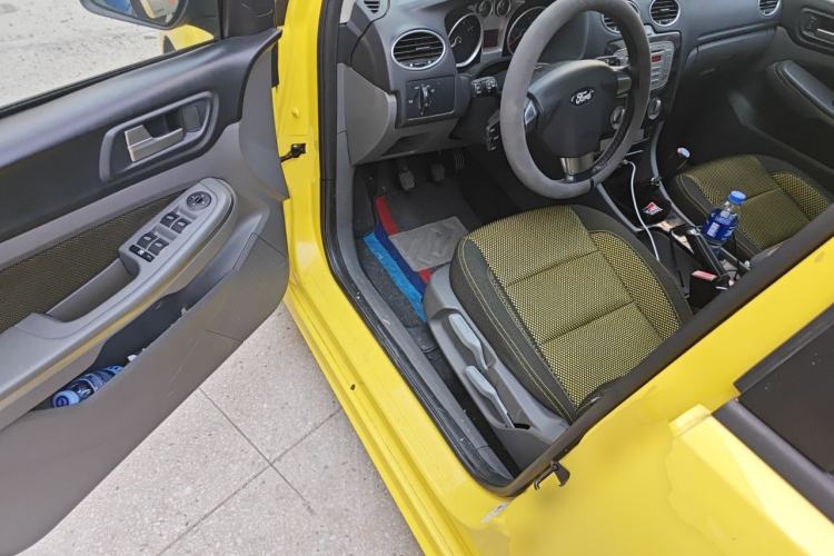 Used Ford Focus 2009 Hatchback 2.0L Manual Sport Model Driver Seat