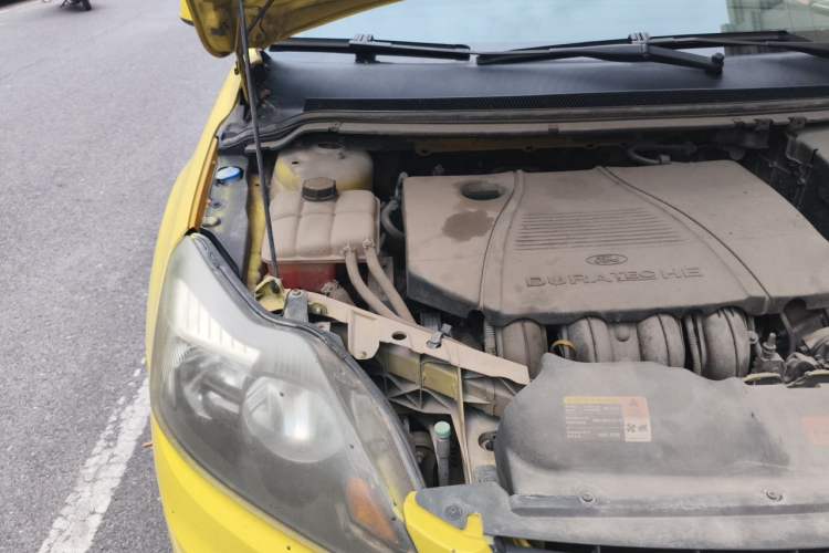 Used Ford Focus 2009 Hatchback 1.8L Manual Comfort Model Engine Bay Right