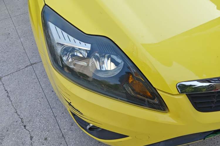 Used Ford Focus 2009 Hatchback 2.0L Manual Sport Model Right Front Headlight