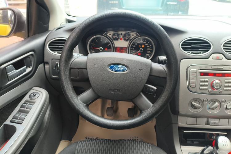 Used Ford Focus 2009 Hatchback 1.8L Manual Comfort Model Steering Wheel