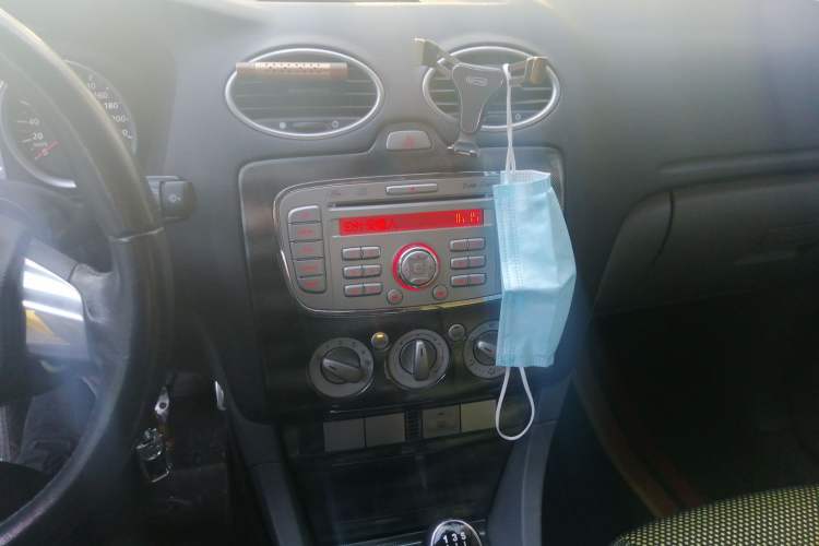 Used Ford Focus 2010 Hatchback 2.0L SVP Limited Edition Audio And AC Panel