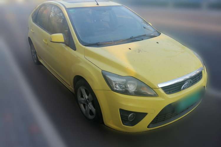 Used Ford Focus 2010 Hatchback 2.0L SVP Limited Edition Front Right 45 Deg